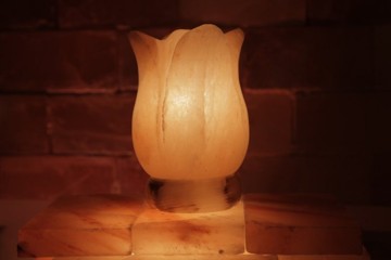 Solná elektrická lampa Tulipán