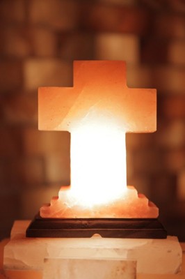 Solná elektrická lampa Kříž